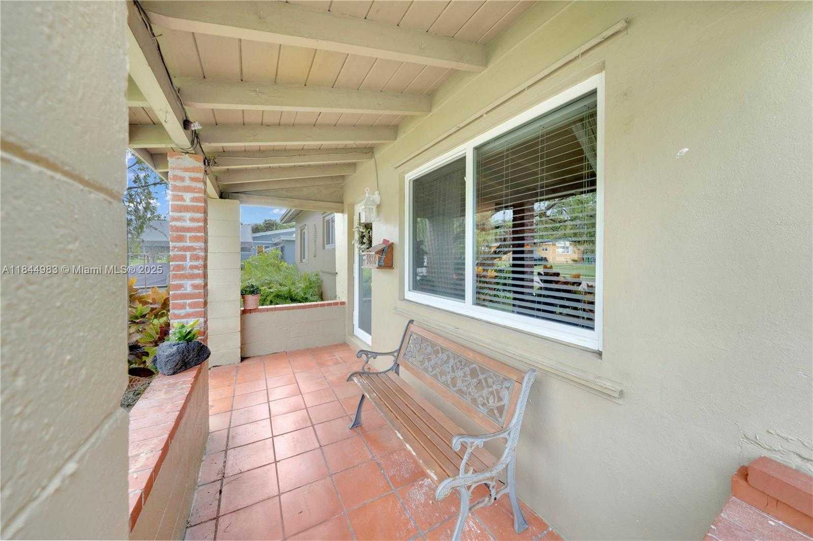 Small Image of 9880 JAMAICA DR, Cutler Bay Number 8