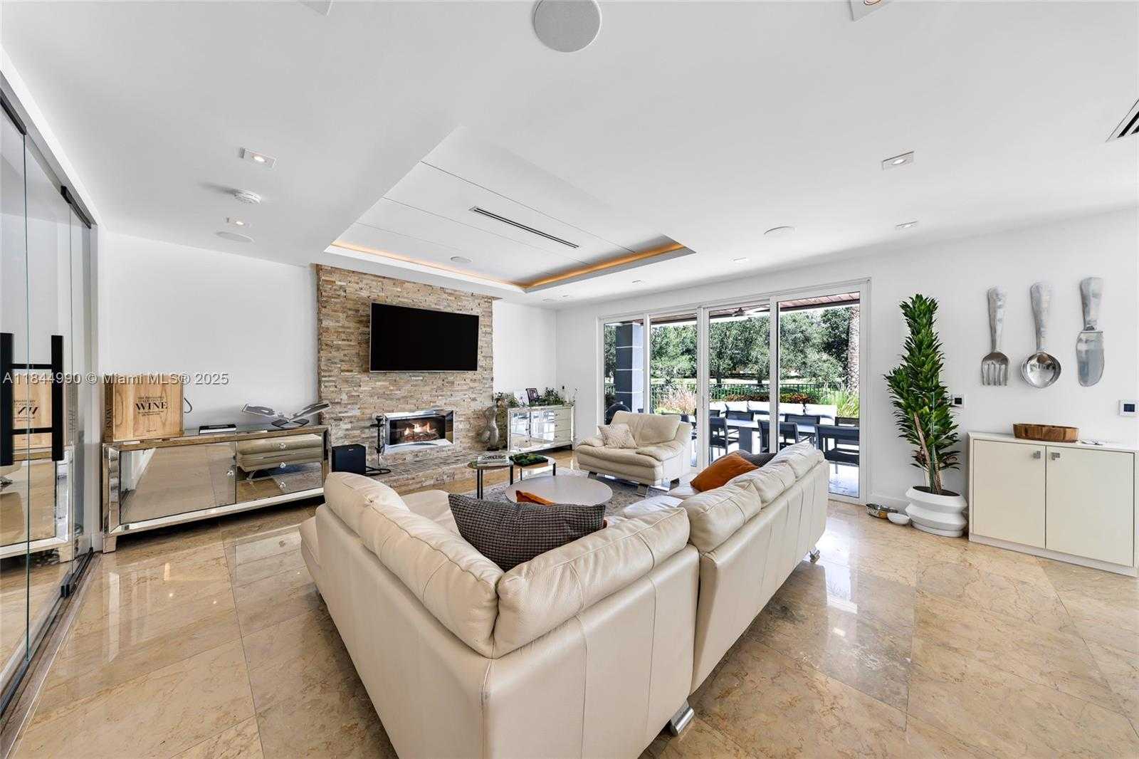 Small Image of 3272 MUIRFIELD, Weston Number 30