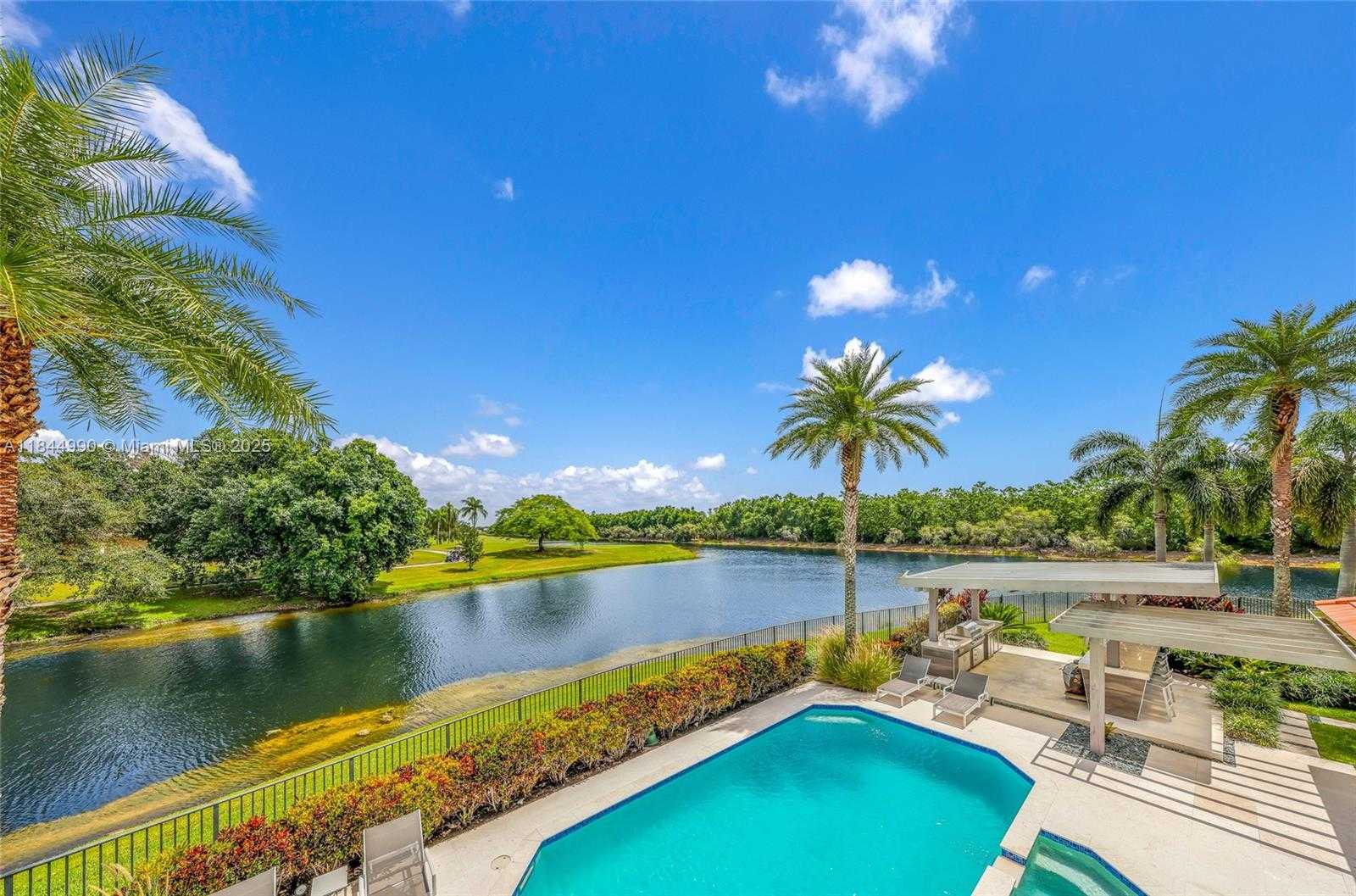 Small Image of 3272 MUIRFIELD, Weston Number 5