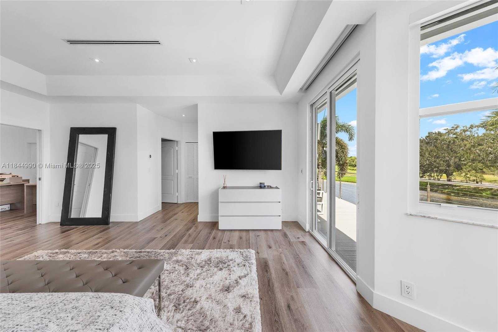 Small Image of 3272 MUIRFIELD, Weston Number 53