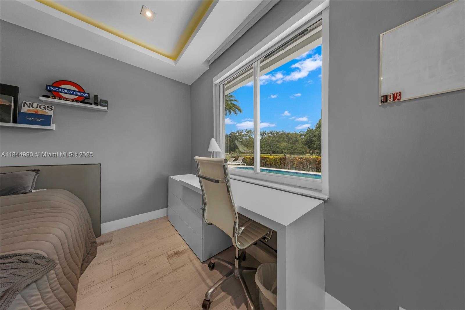 Small Image of 3272 MUIRFIELD, Weston Number 62
