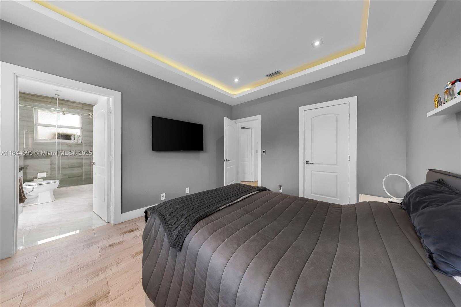 Small Image of 3272 MUIRFIELD, Weston Number 63