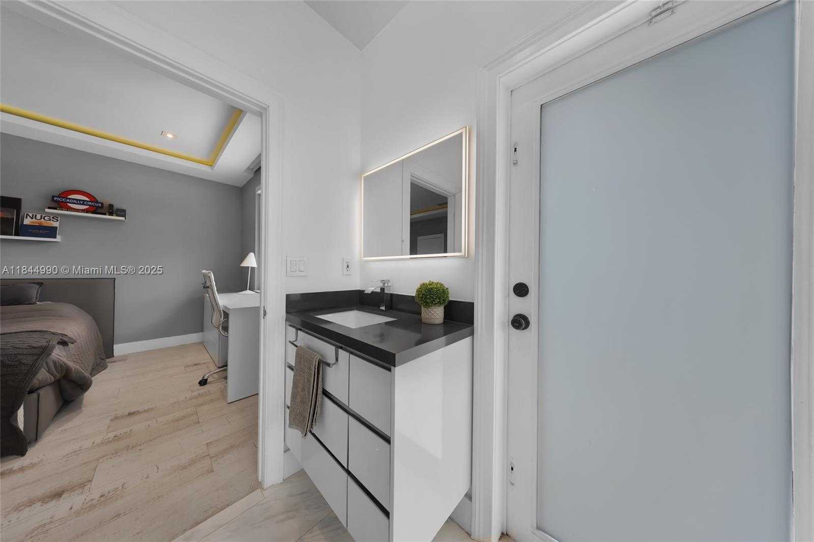 Small Image of 3272 MUIRFIELD, Weston Number 64