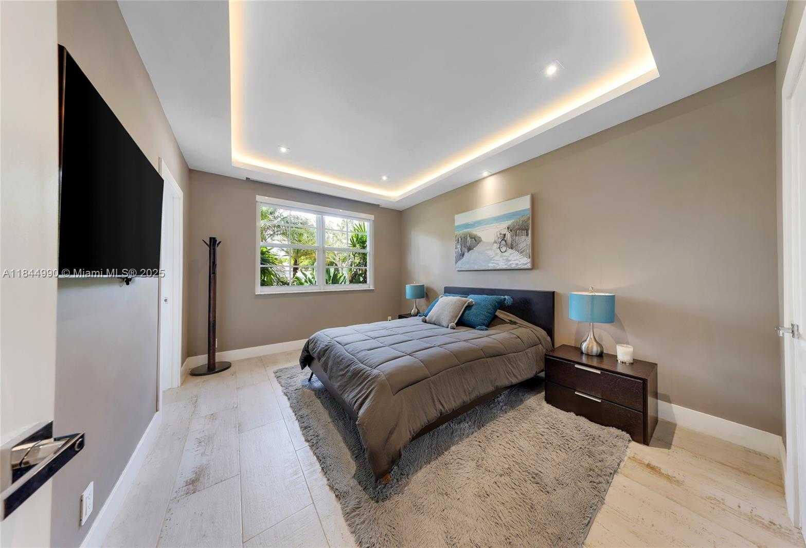 Small Image of 3272 MUIRFIELD, Weston Number 68
