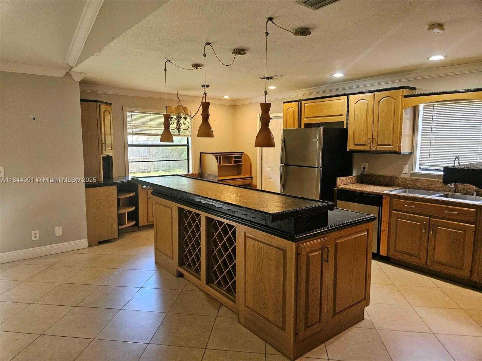 Small Image of 4582 BROOK DR, West Palm Beach Number 2