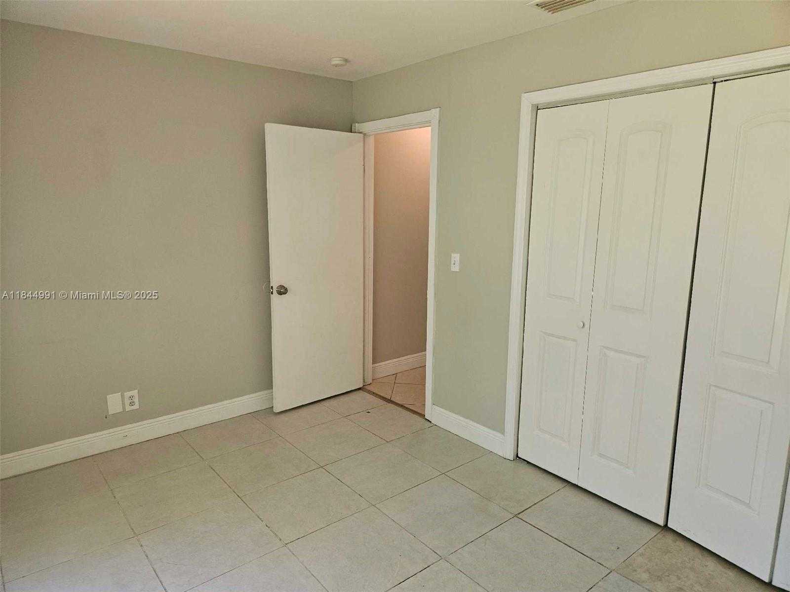 Small Image of 4582 BROOK DR, West Palm Beach Number 6