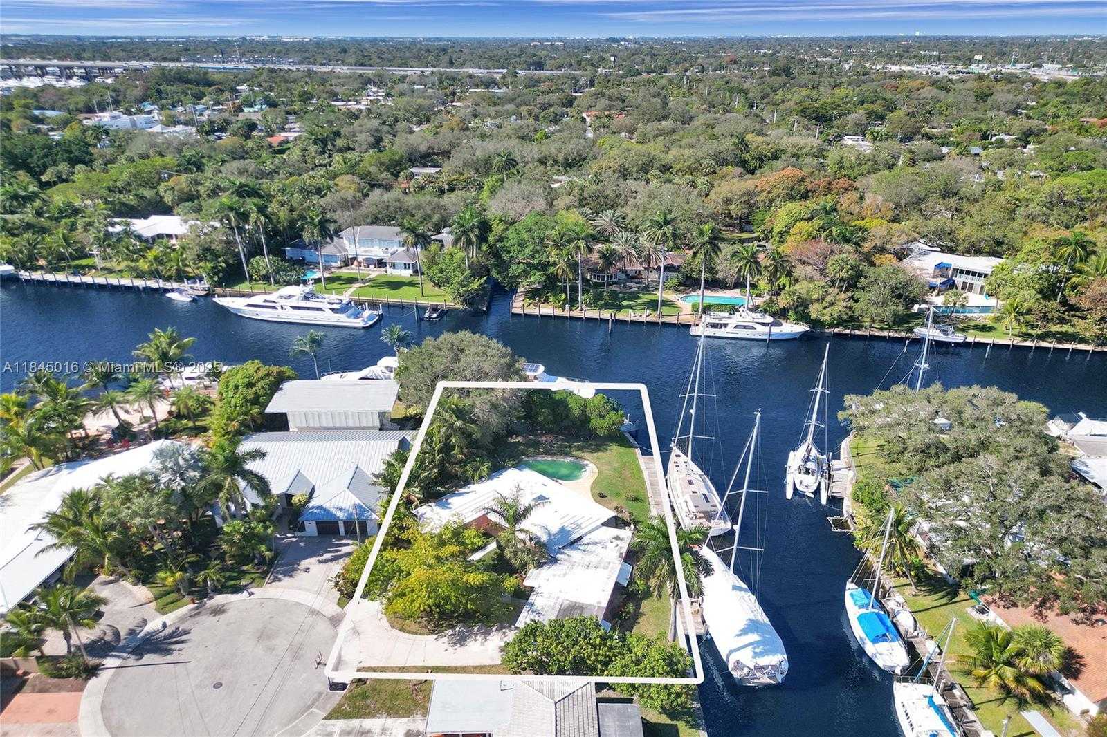 Small Image of 1321 MANDARIN ISLE, Fort Lauderdale Number 3