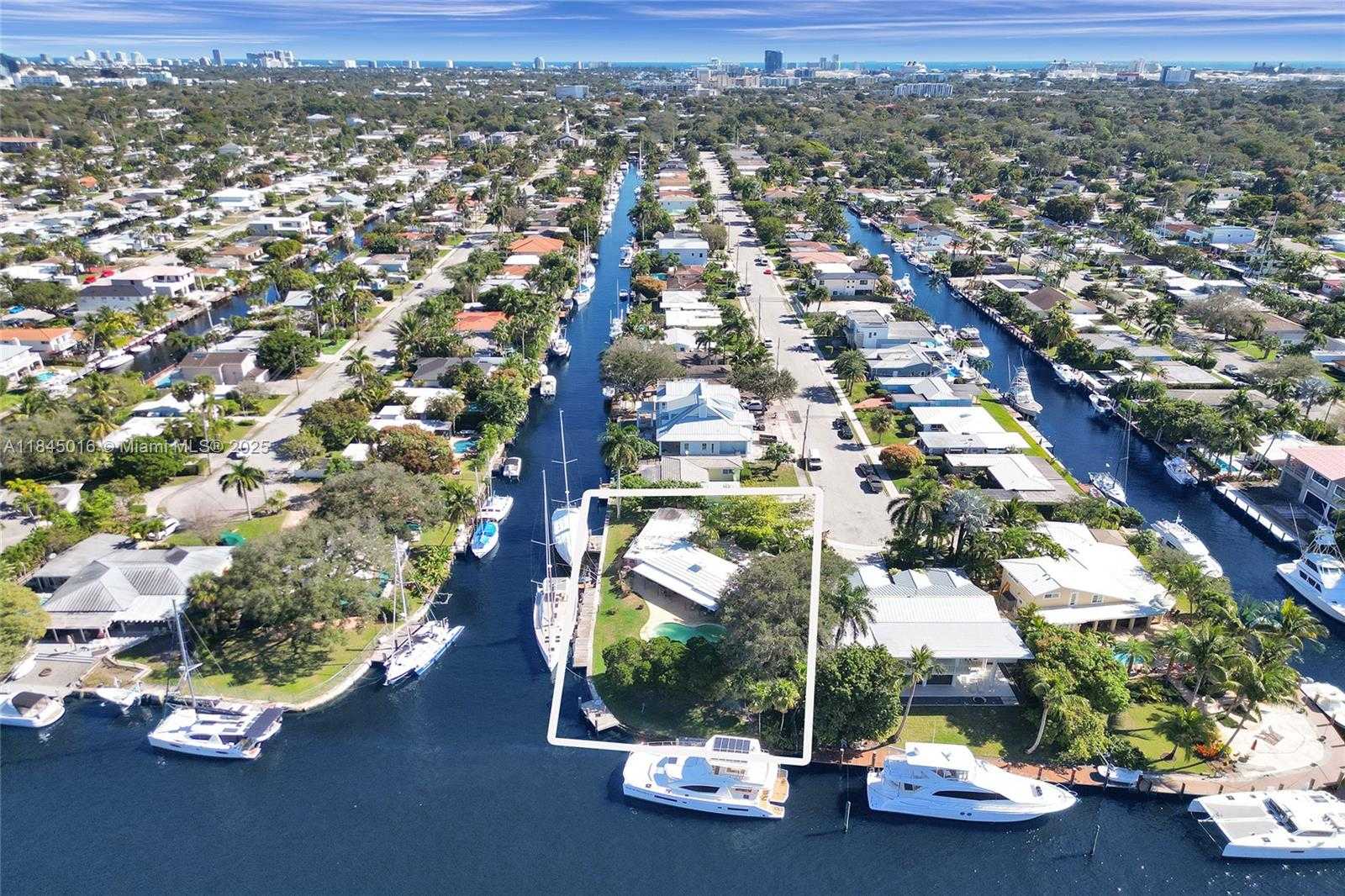 Small Image of 1321 MANDARIN ISLE, Fort Lauderdale Number 9