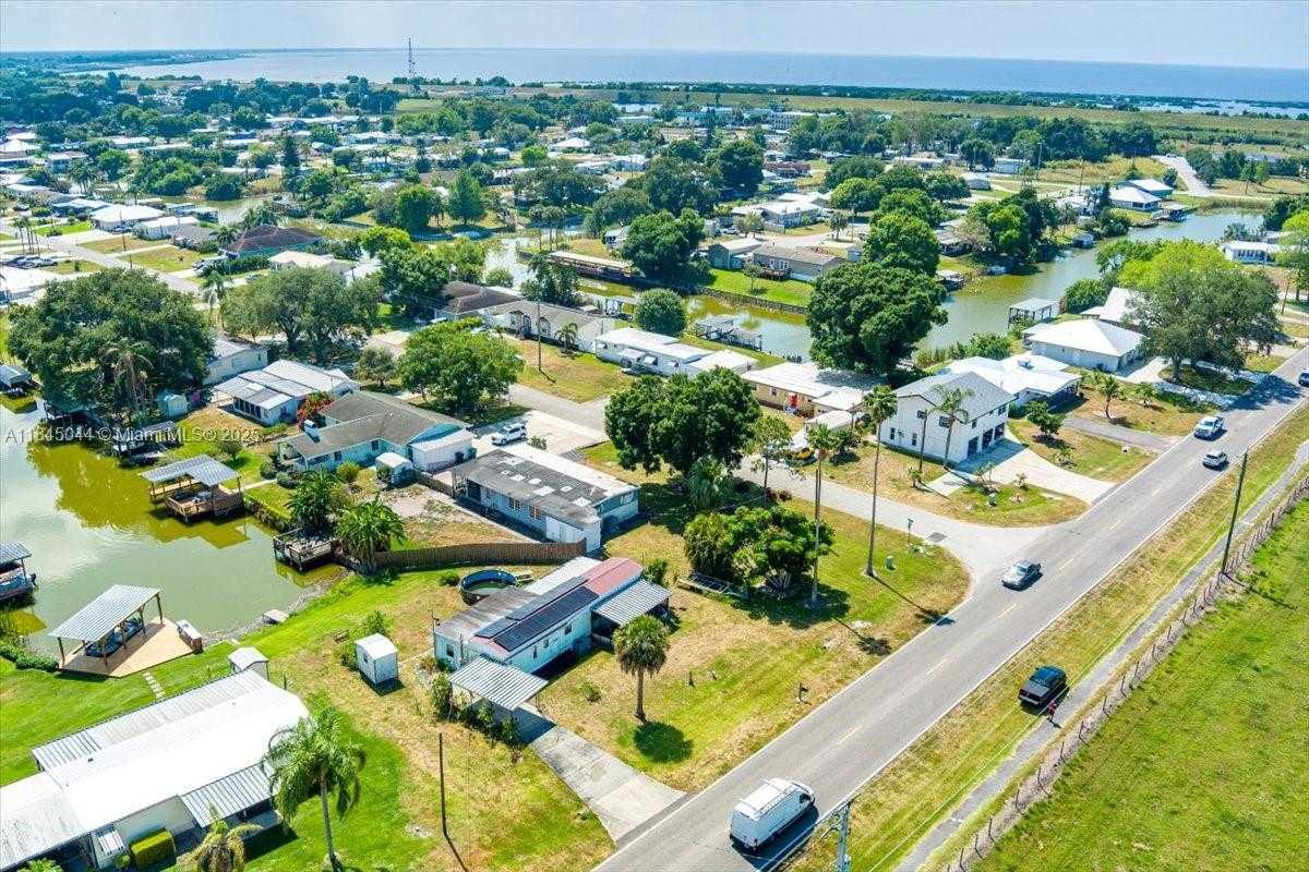 Small Image of 3412 SOUTH EAST 18TH TERRACE, Okeechobee Number 6