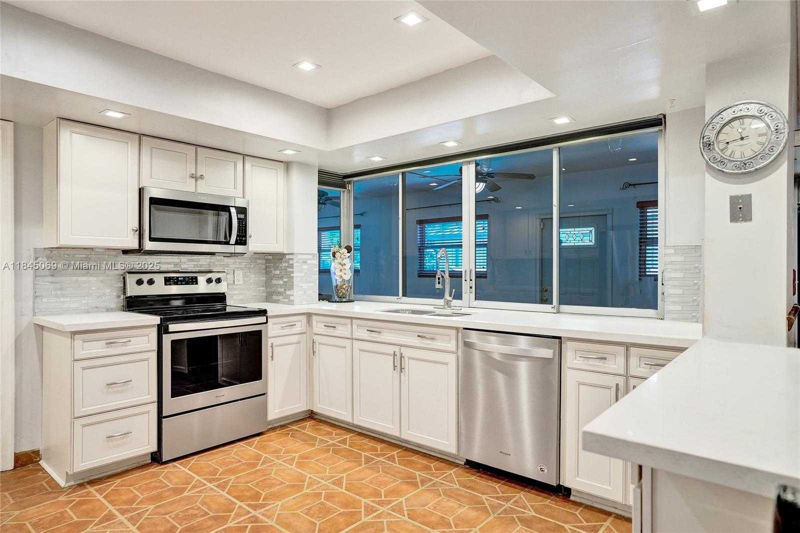 Small Image of 2525 SOUTH WEST 86TH AVE, Davie Number 12
