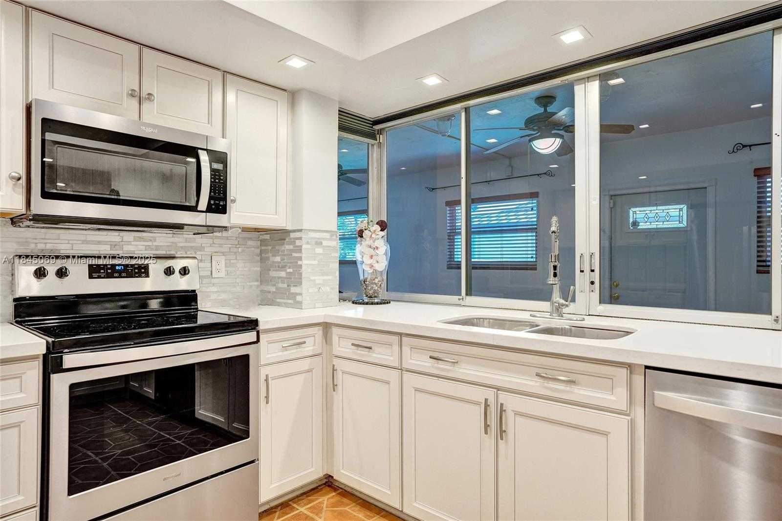 Small Image of 2525 SOUTH WEST 86TH AVE, Davie Number 13