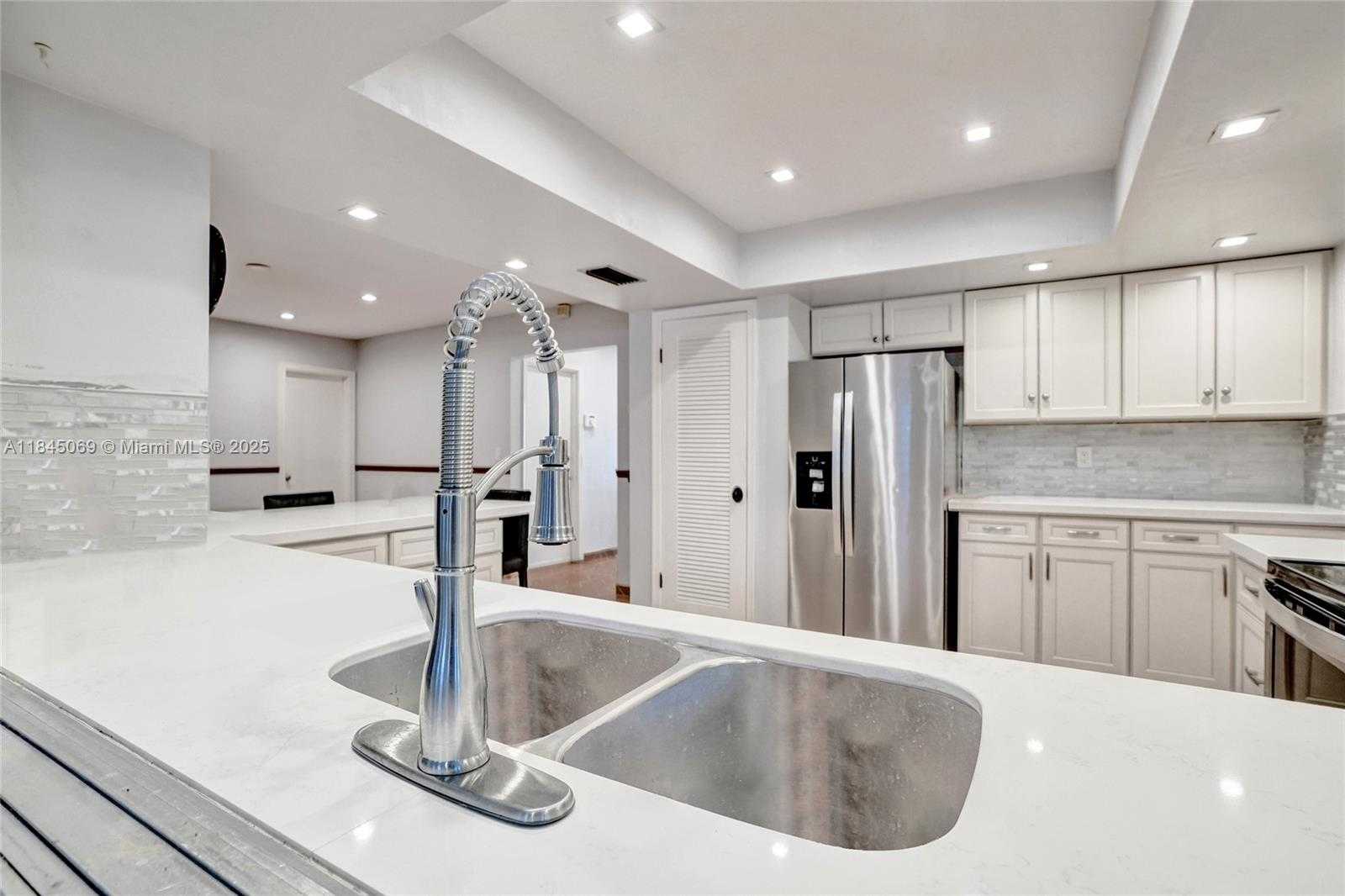 Small Image of 2525 SOUTH WEST 86TH AVE, Davie Number 18