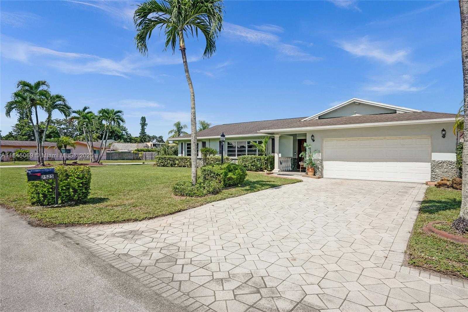 Small Image of 2525 SOUTH WEST 86TH AVE, Davie Number 3