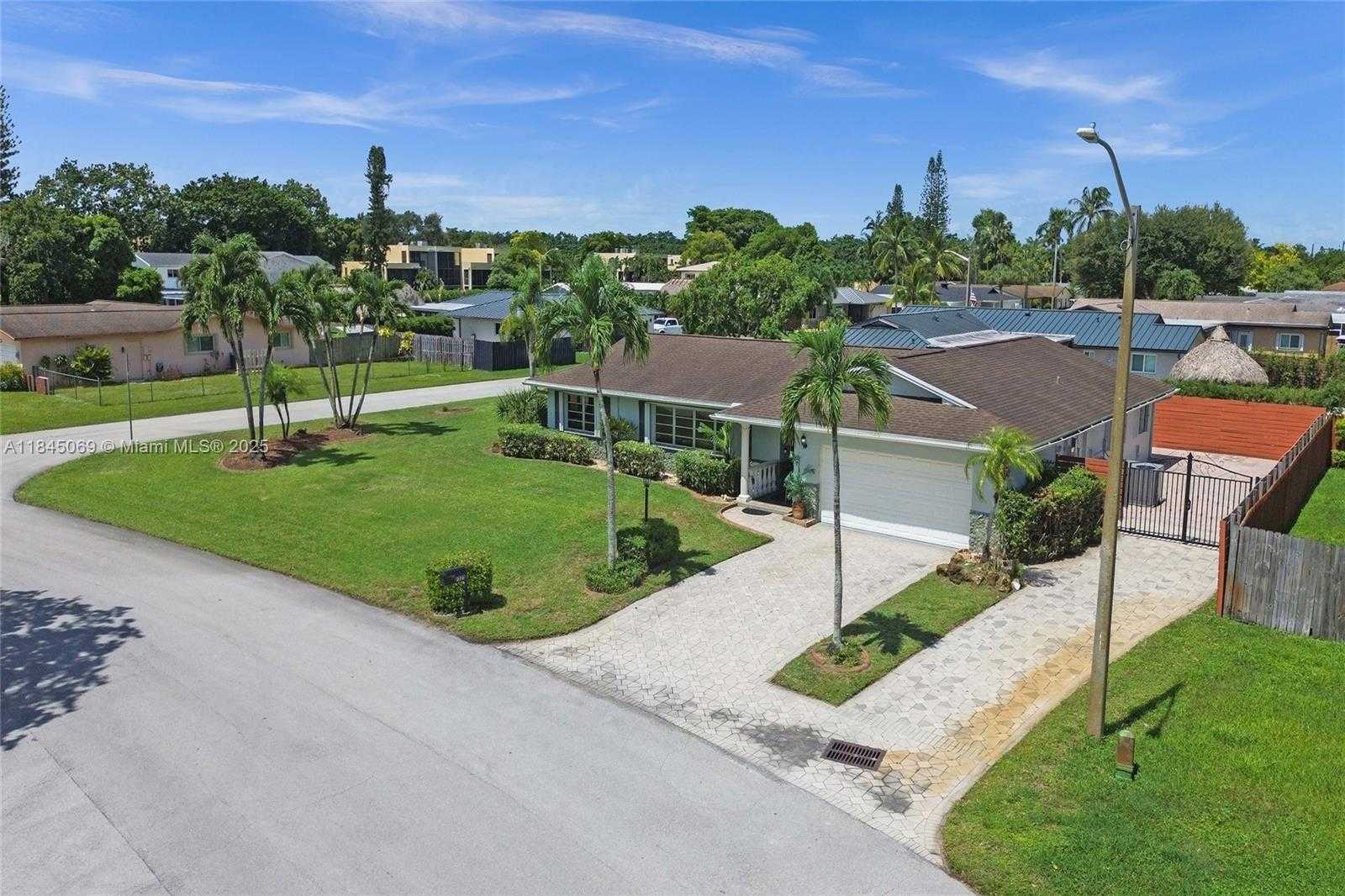 Small Image of 2525 SOUTH WEST 86TH AVE, Davie Number 56