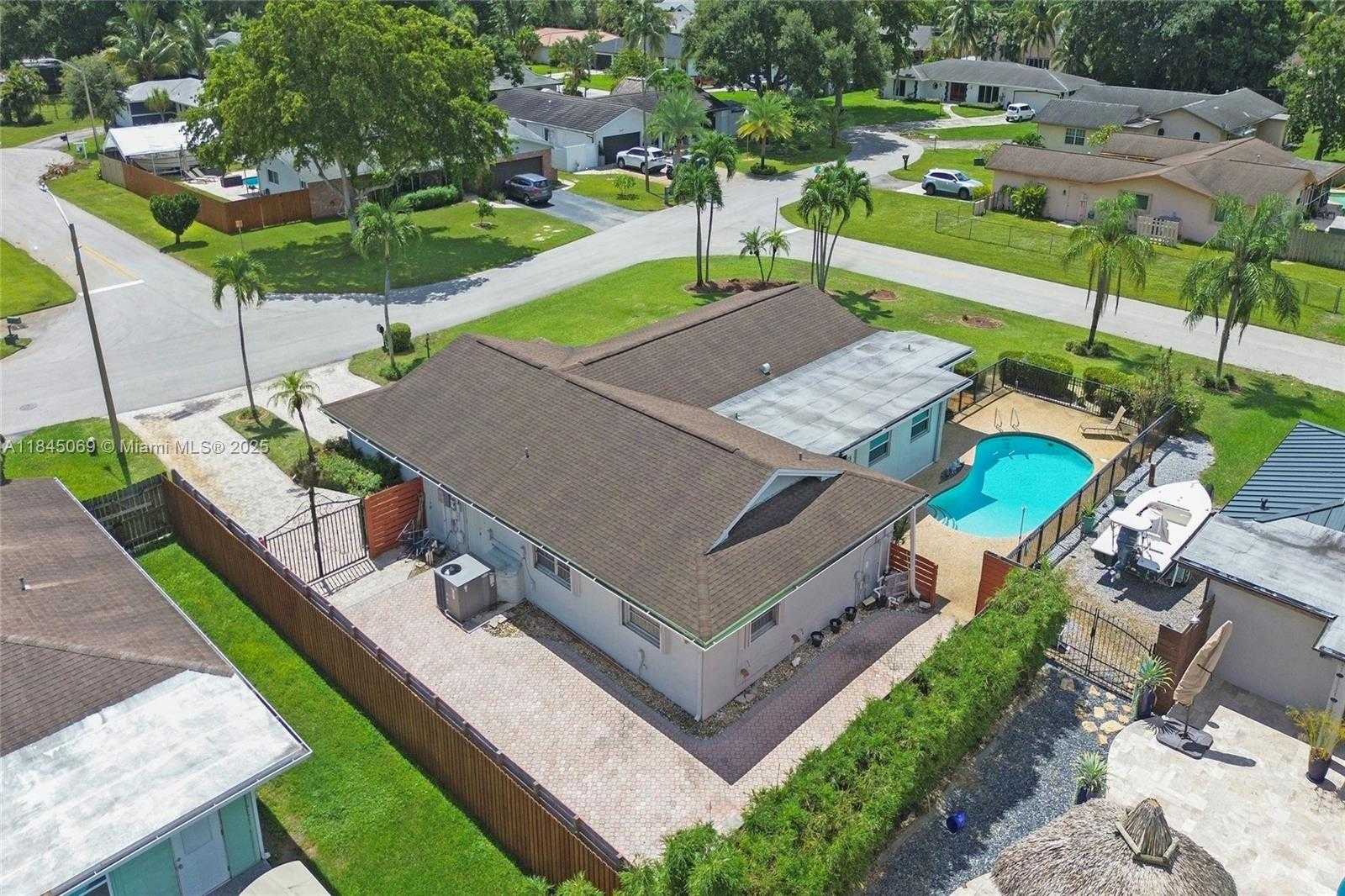 Small Image of 2525 SOUTH WEST 86TH AVE, Davie Number 61