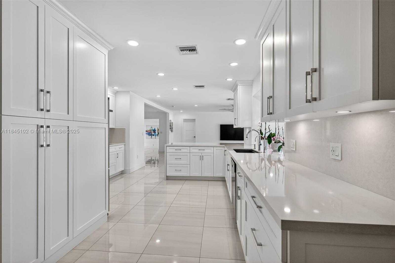 Small Image of 7200 SOUTH WEST 137TH ST, Palmetto Bay Number 13