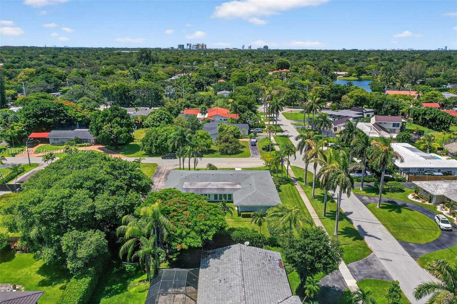 Small Image of 7200 SOUTH WEST 137TH ST, Palmetto Bay Number 38