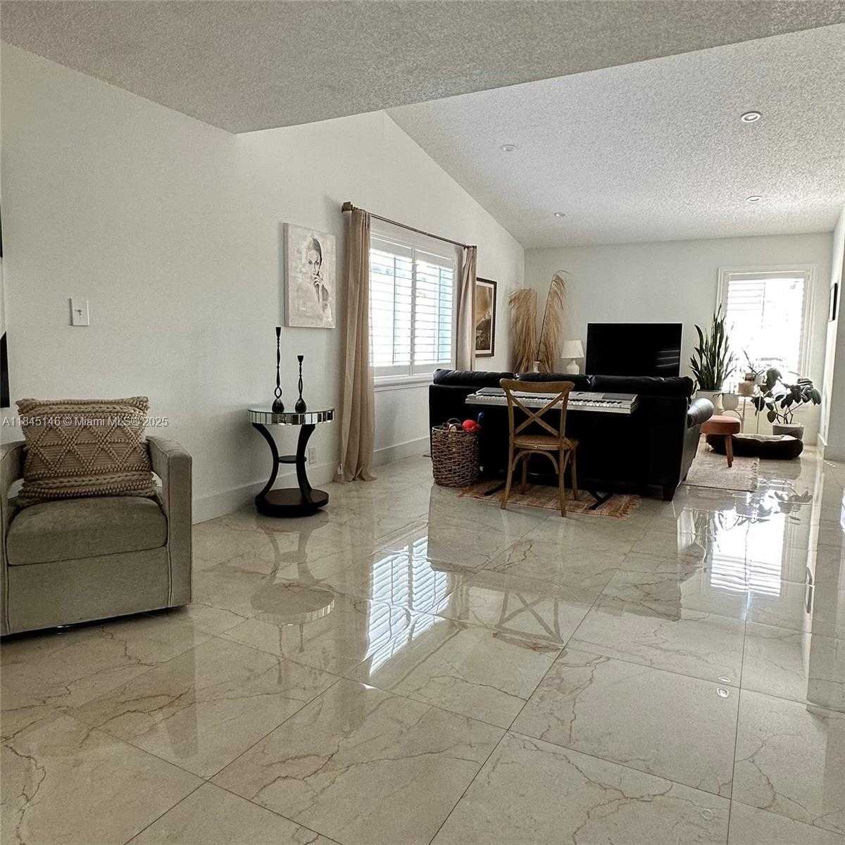 Small Image of 9857 SOUTH WEST 7TH ST, Miami Number 10