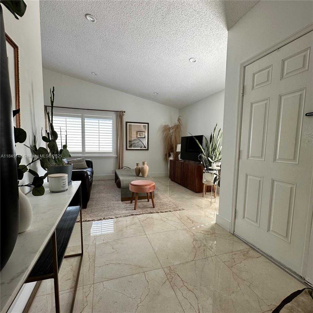 Small Image of 9857 SOUTH WEST 7TH ST, Miami Number 13