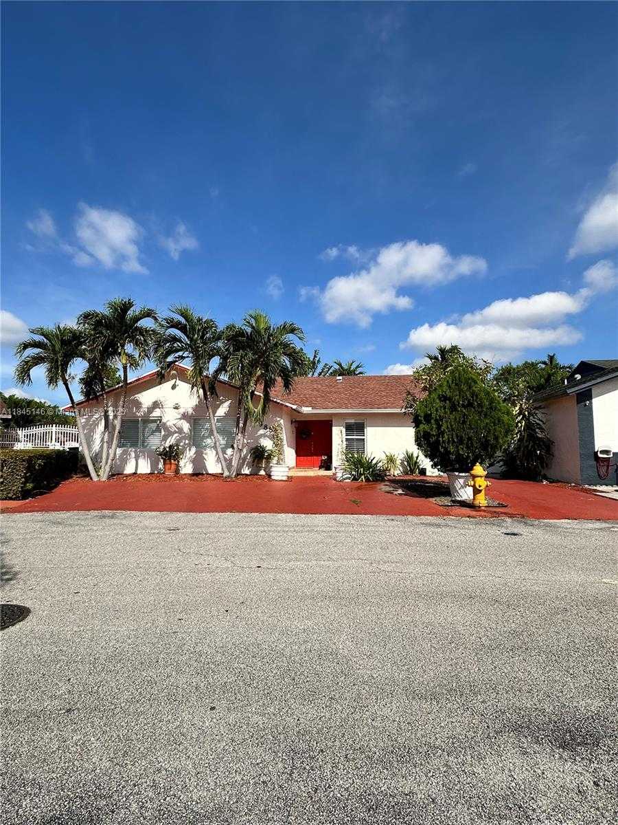 Small Image of 9857 SOUTH WEST 7TH ST, Miami Number 2