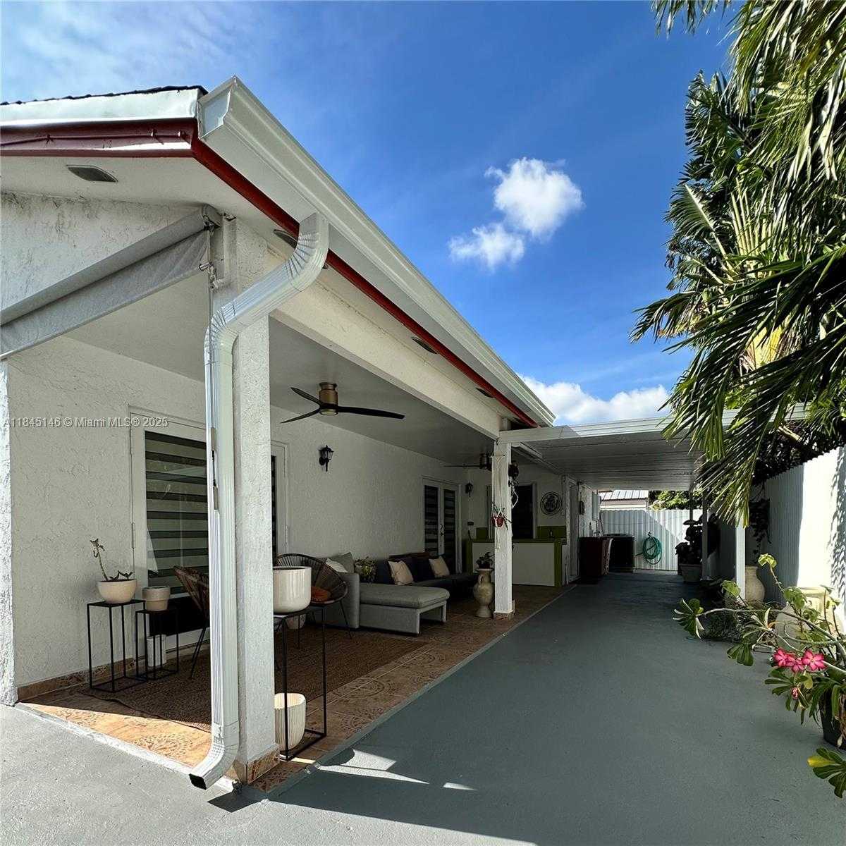Small Image of 9857 SOUTH WEST 7TH ST, Miami Number 3