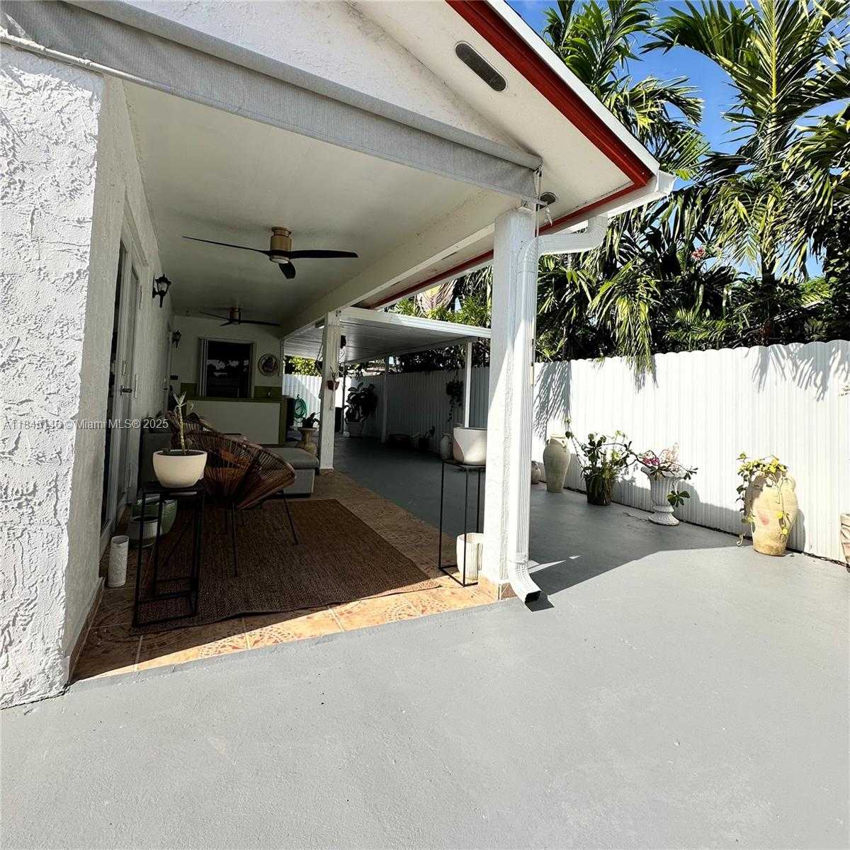 Small Image of 9857 SOUTH WEST 7TH ST, Miami Number 4