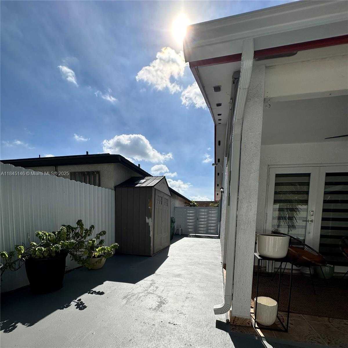 Small Image of 9857 SOUTH WEST 7TH ST, Miami Number 5