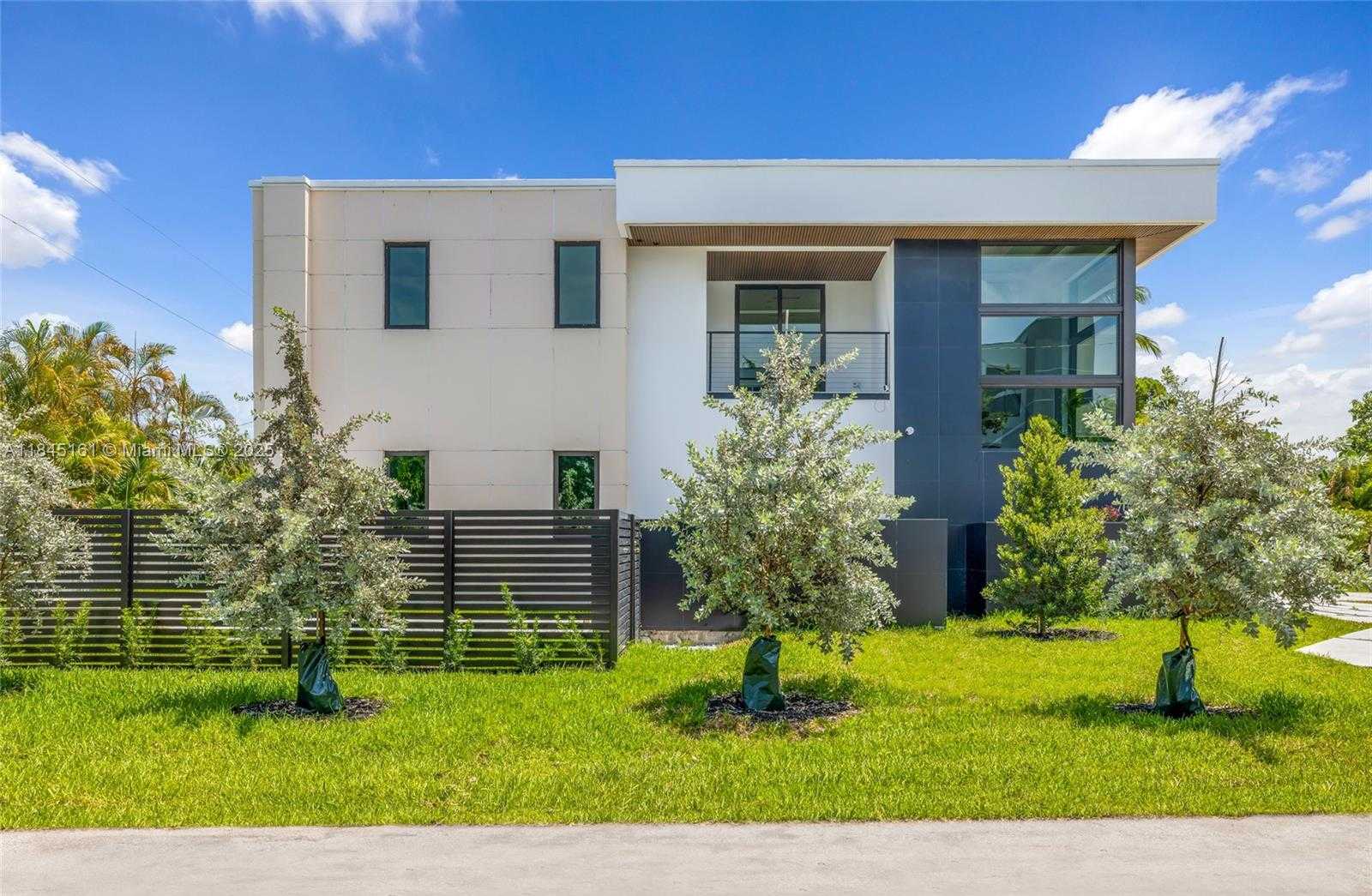 Small Image of 750 NORTH EAST 16TH AVE, Fort Lauderdale Number 3