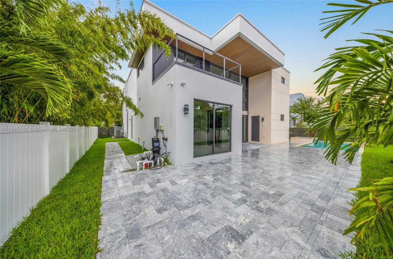 Small Image of 750 NORTH EAST 16TH AVE, Fort Lauderdale Number 7