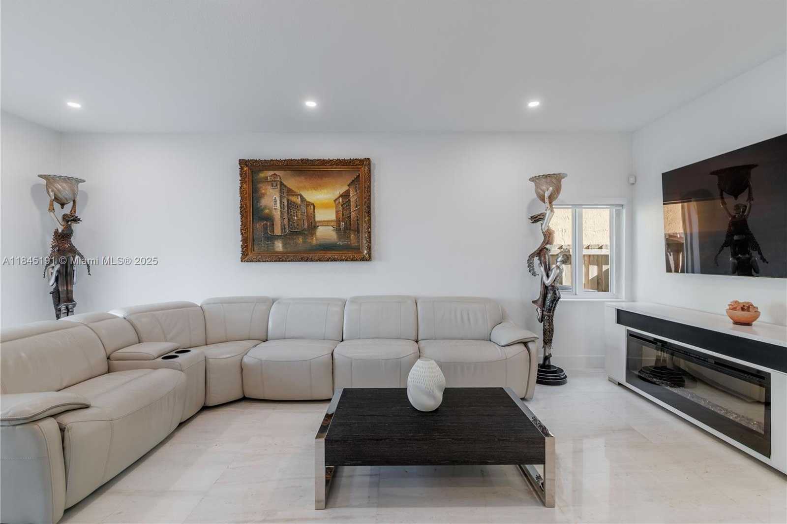 Small Image of 13731 SOUTH WEST 136TH PL, Miami Number 37