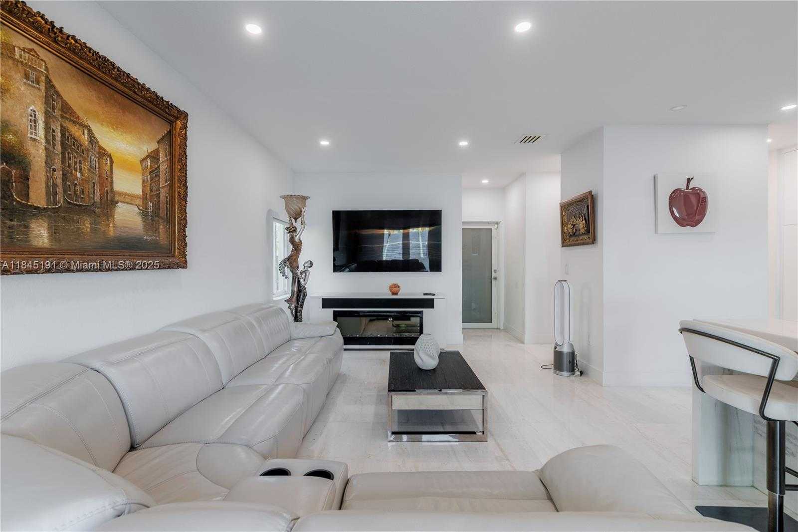 Small Image of 13731 SOUTH WEST 136TH PL, Miami Number 38