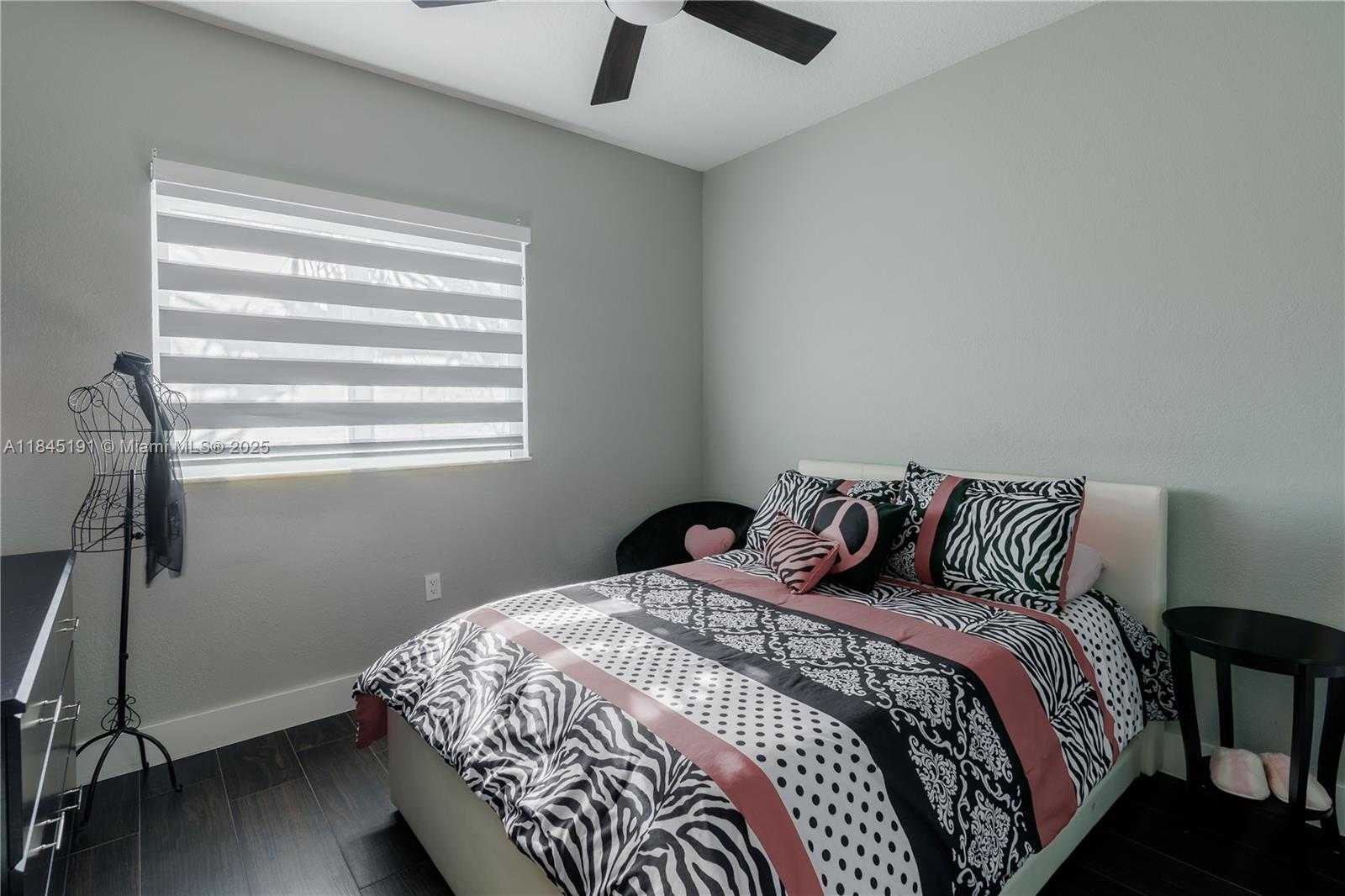 Small Image of 13731 SOUTH WEST 136TH PL, Miami Number 54