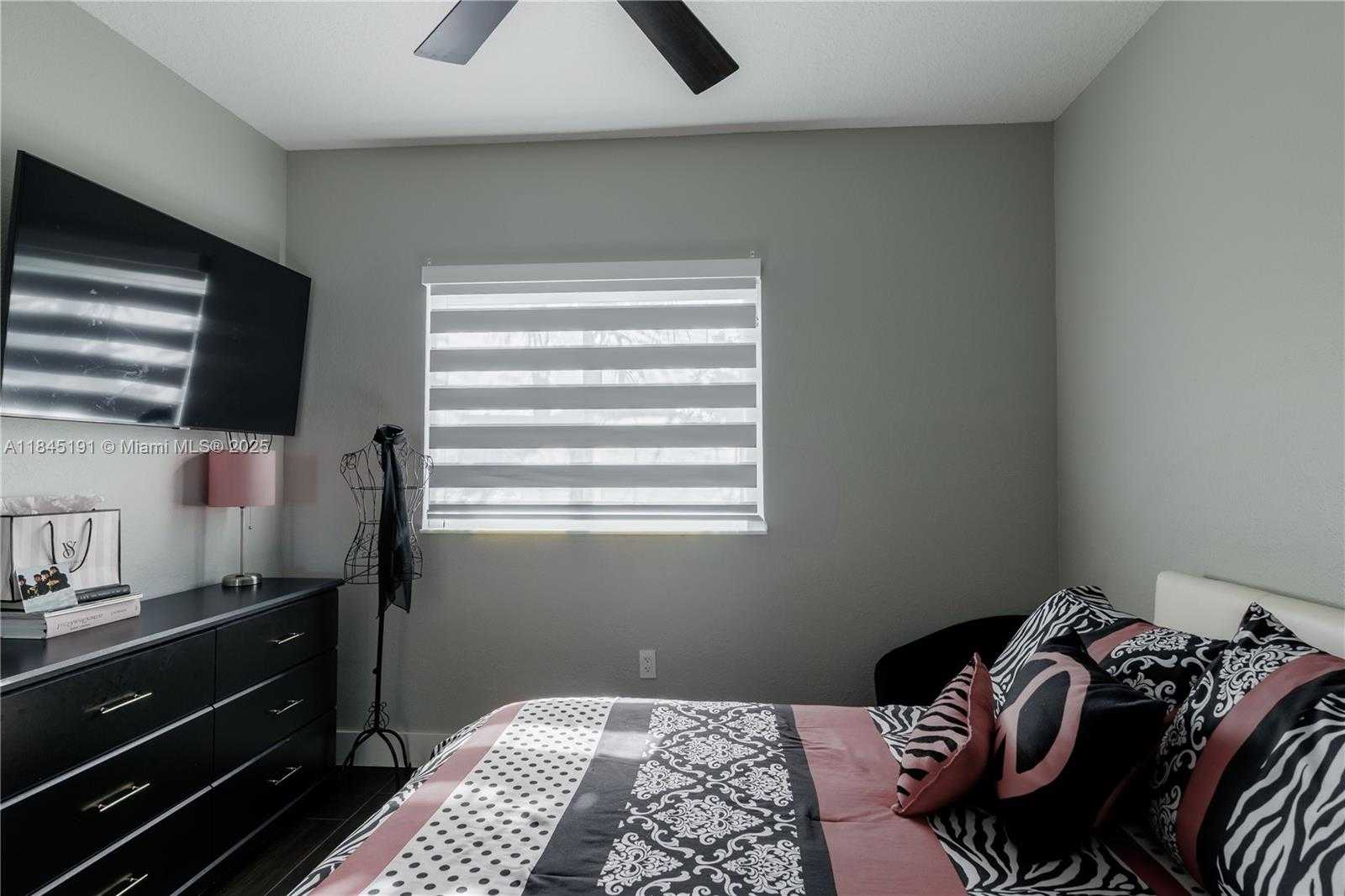 Small Image of 13731 SOUTH WEST 136TH PL, Miami Number 55