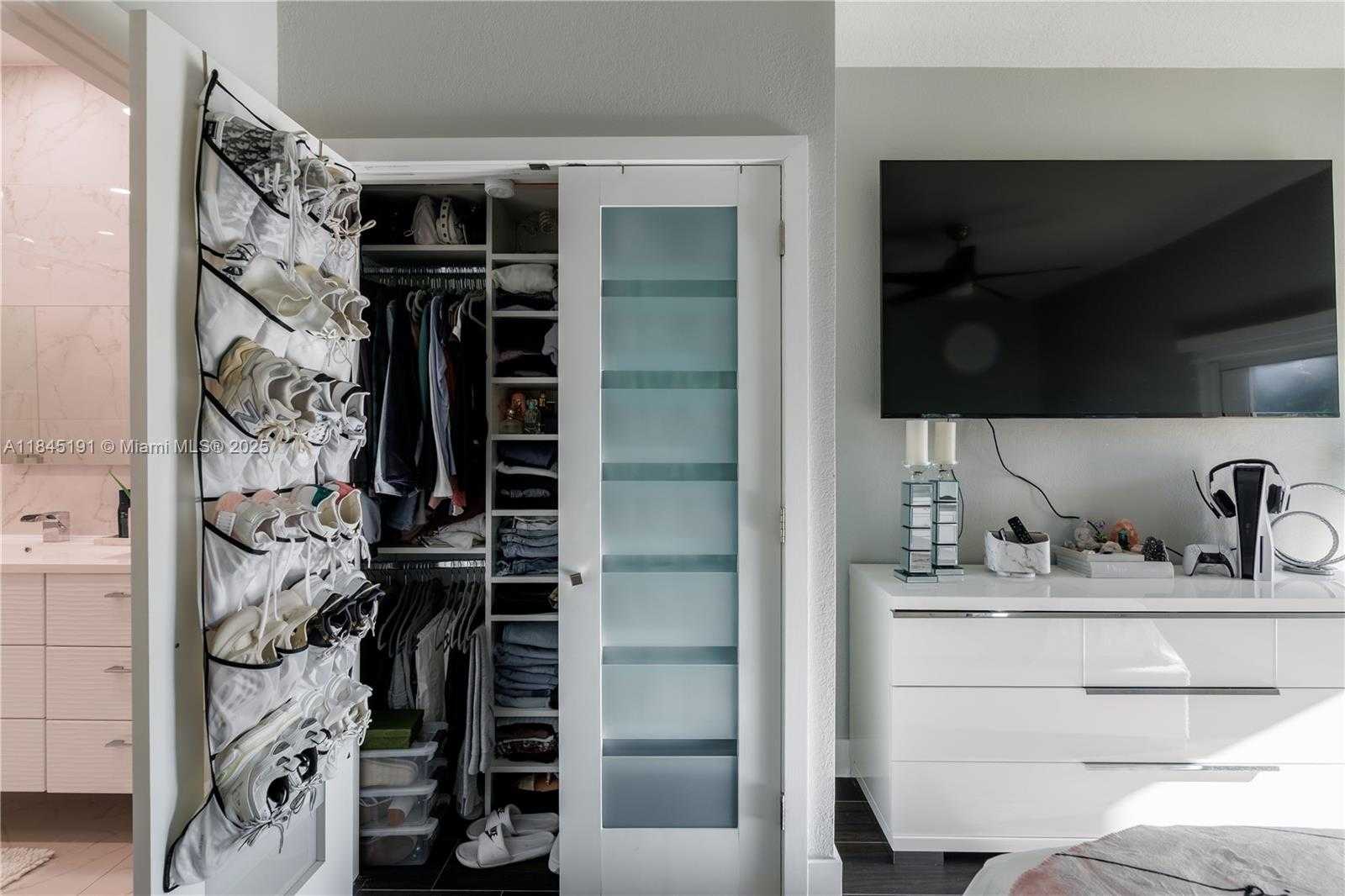 Small Image of 13731 SOUTH WEST 136TH PL, Miami Number 64