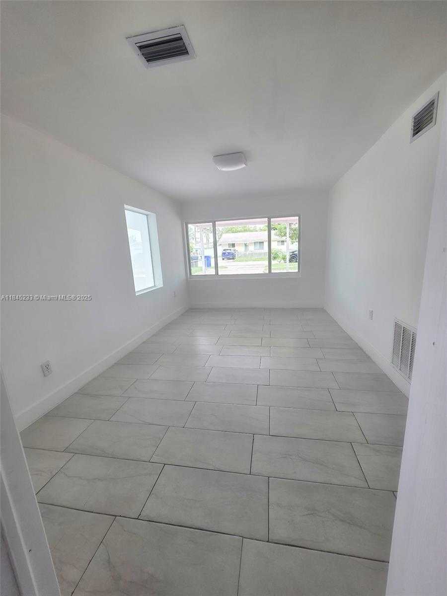 Small Image of 6120 HAYES ST, Hollywood Number 13