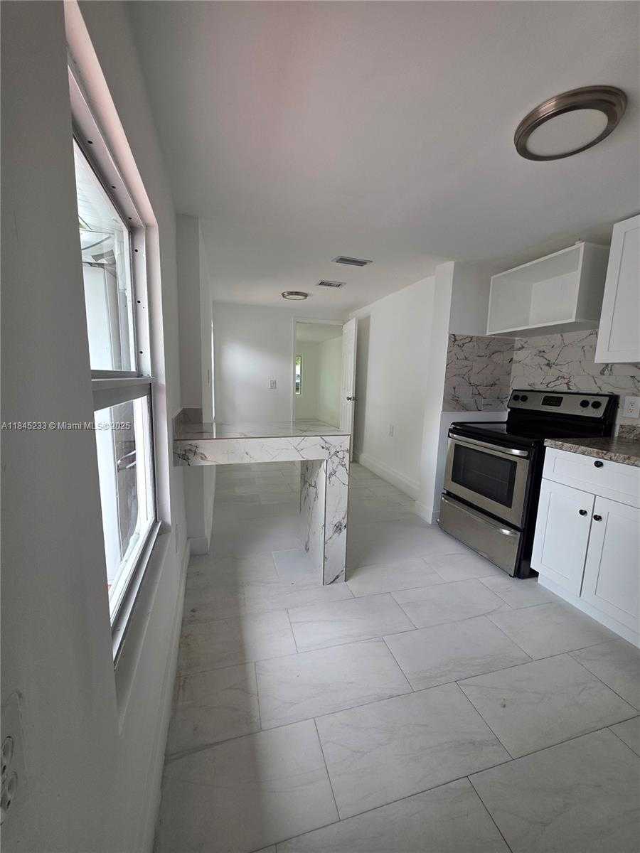 Small Image of 6120 HAYES ST, Hollywood Number 17