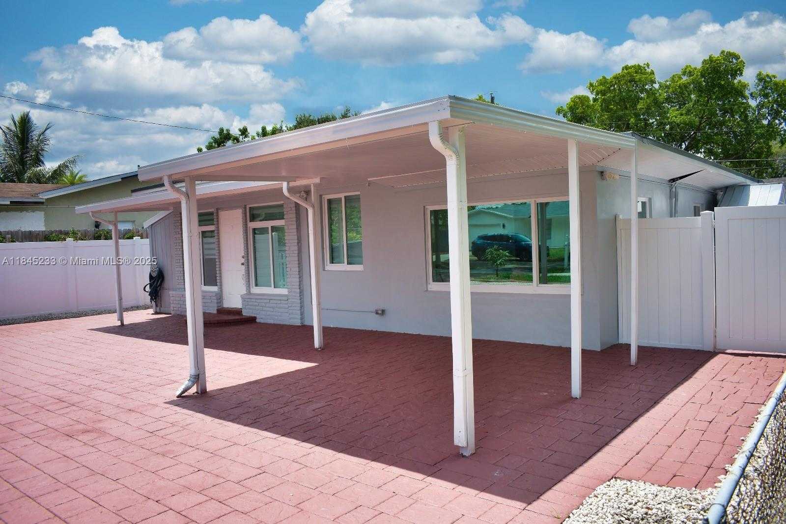 Small Image of 6120 HAYES ST, Hollywood Number 3