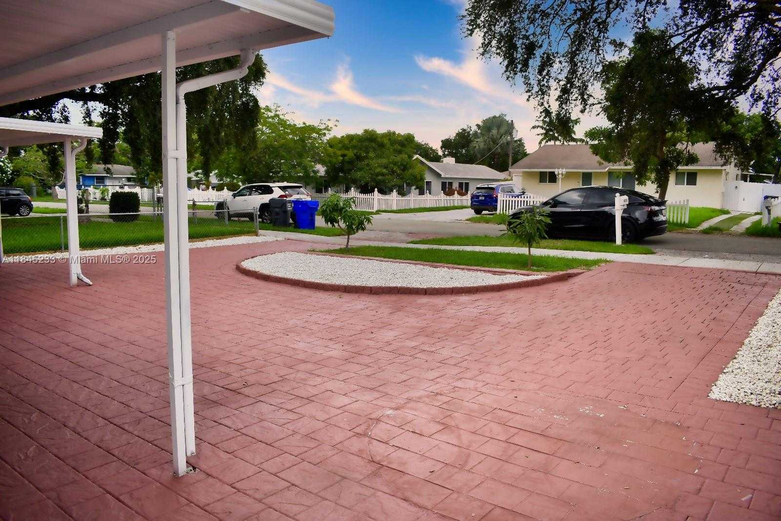 Small Image of 6120 HAYES ST, Hollywood Number 4