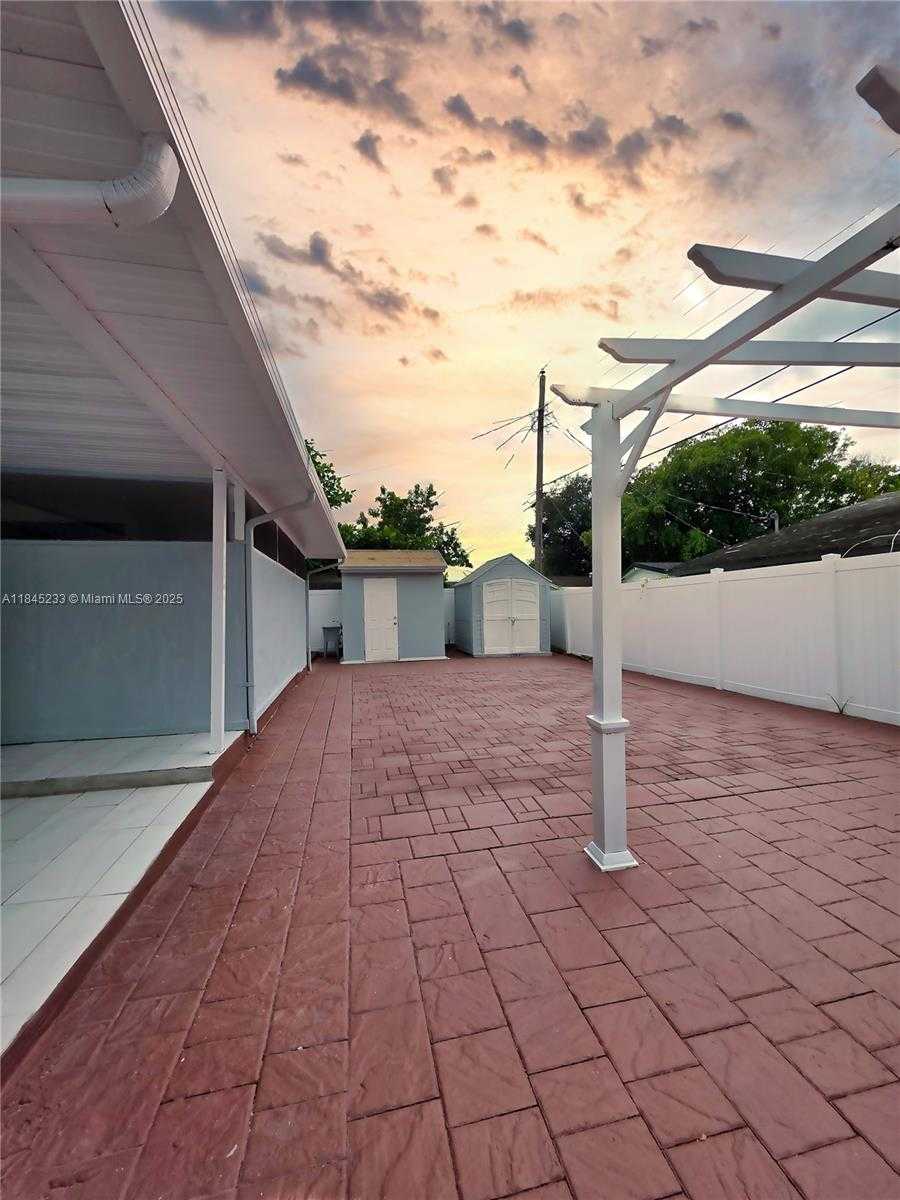 Small Image of 6120 HAYES ST, Hollywood Number 6