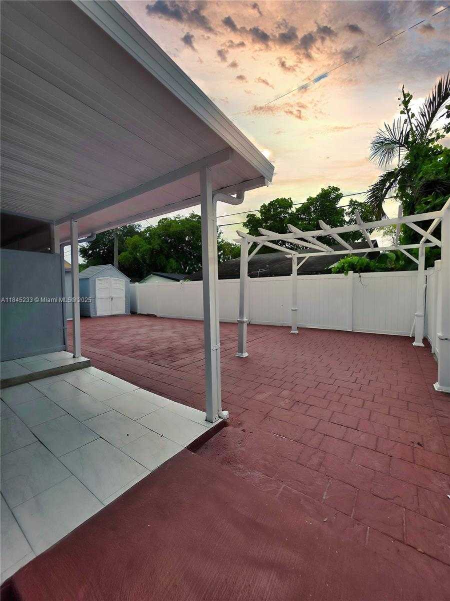 Small Image of 6120 HAYES ST, Hollywood Number 7