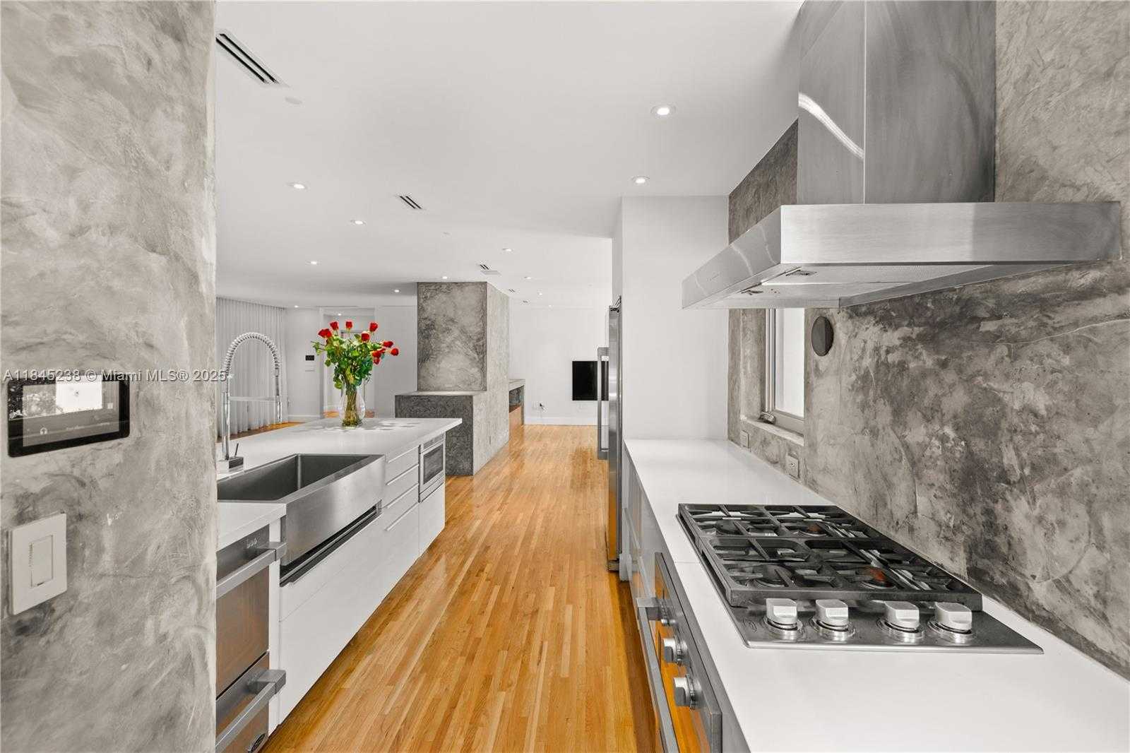 Small Image of 520 CASTANIA AVE, Coral Gables Number 10