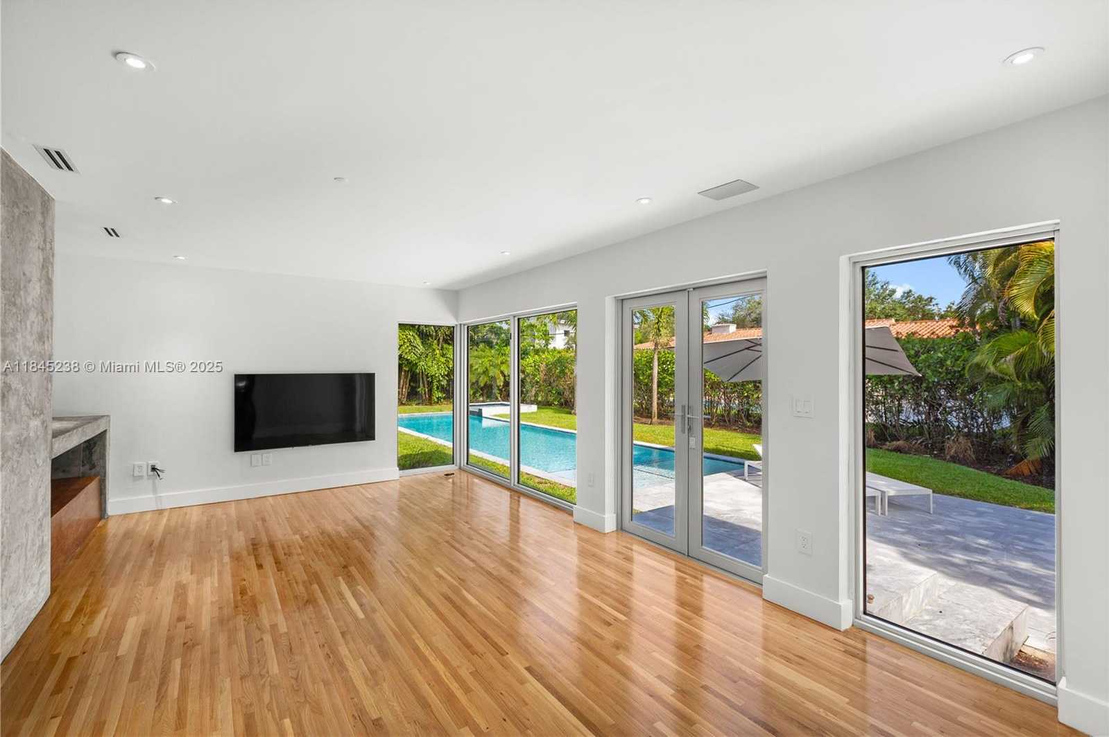 Small Image of 520 CASTANIA AVE, Coral Gables Number 11