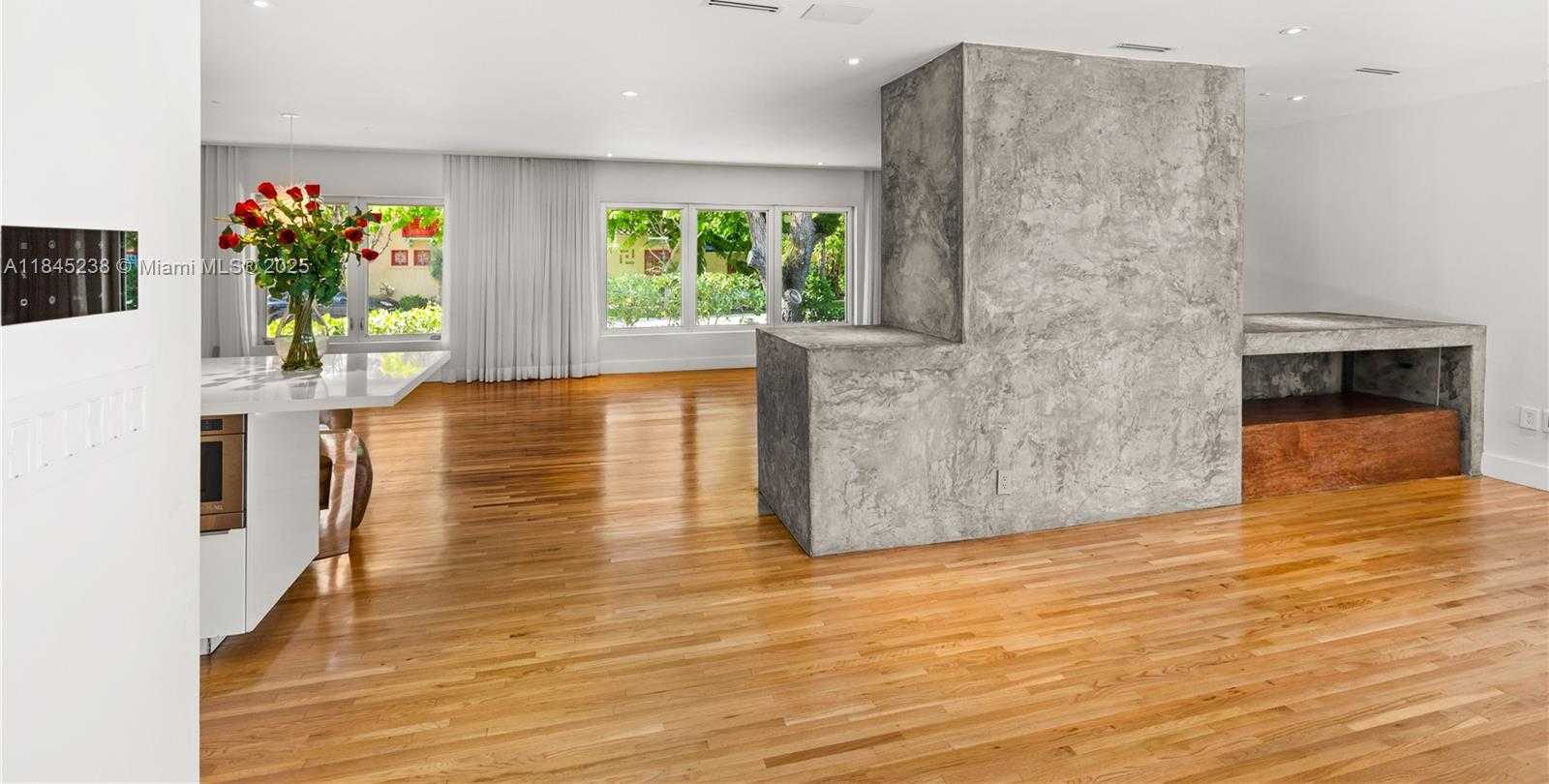Small Image of 520 CASTANIA AVE, Coral Gables Number 12