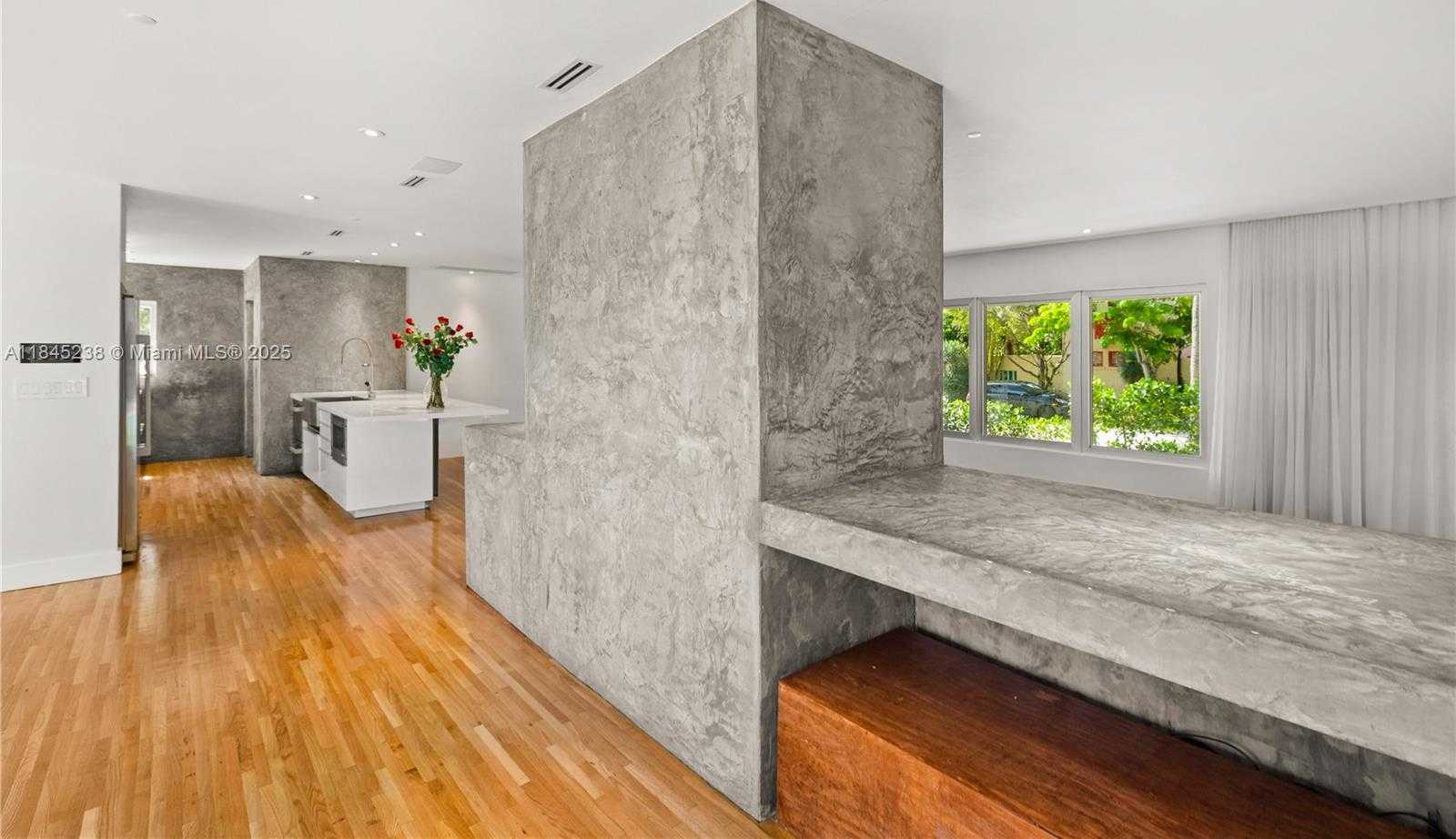 Small Image of 520 CASTANIA AVE, Coral Gables Number 13