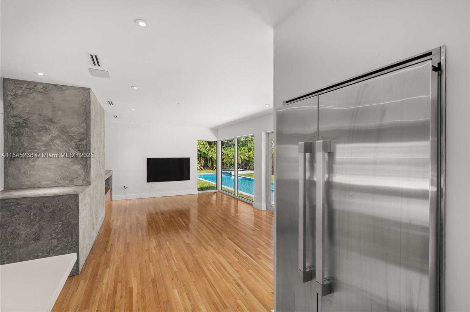 Small Image of 520 CASTANIA AVE, Coral Gables Number 15