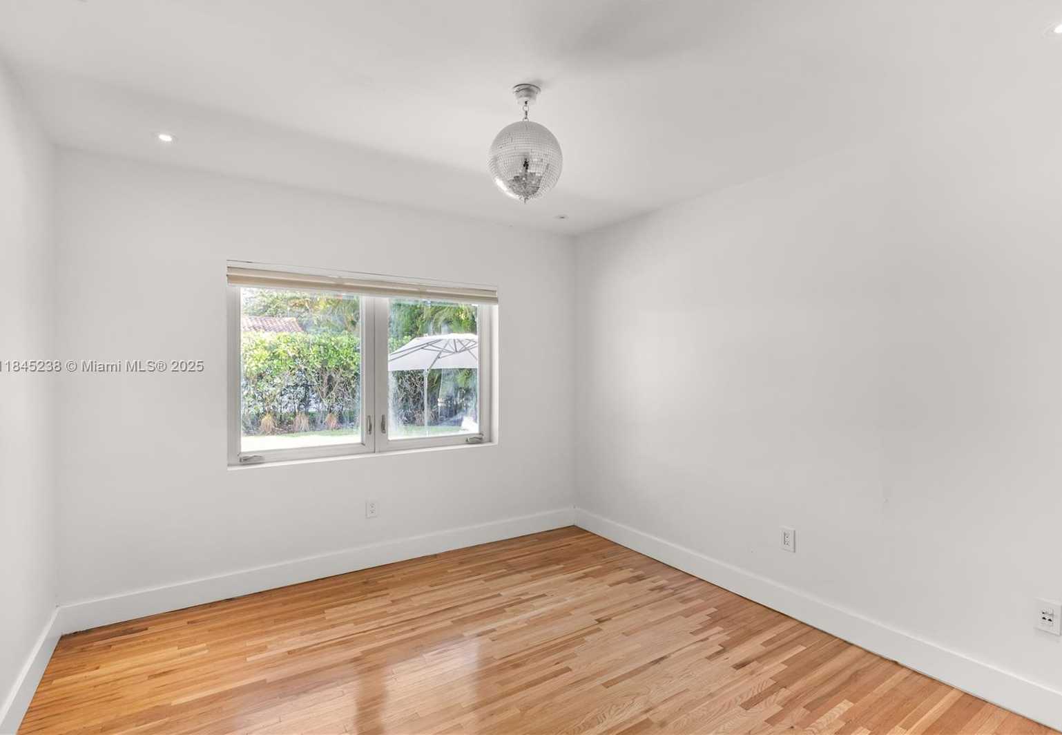 Small Image of 520 CASTANIA AVE, Coral Gables Number 19