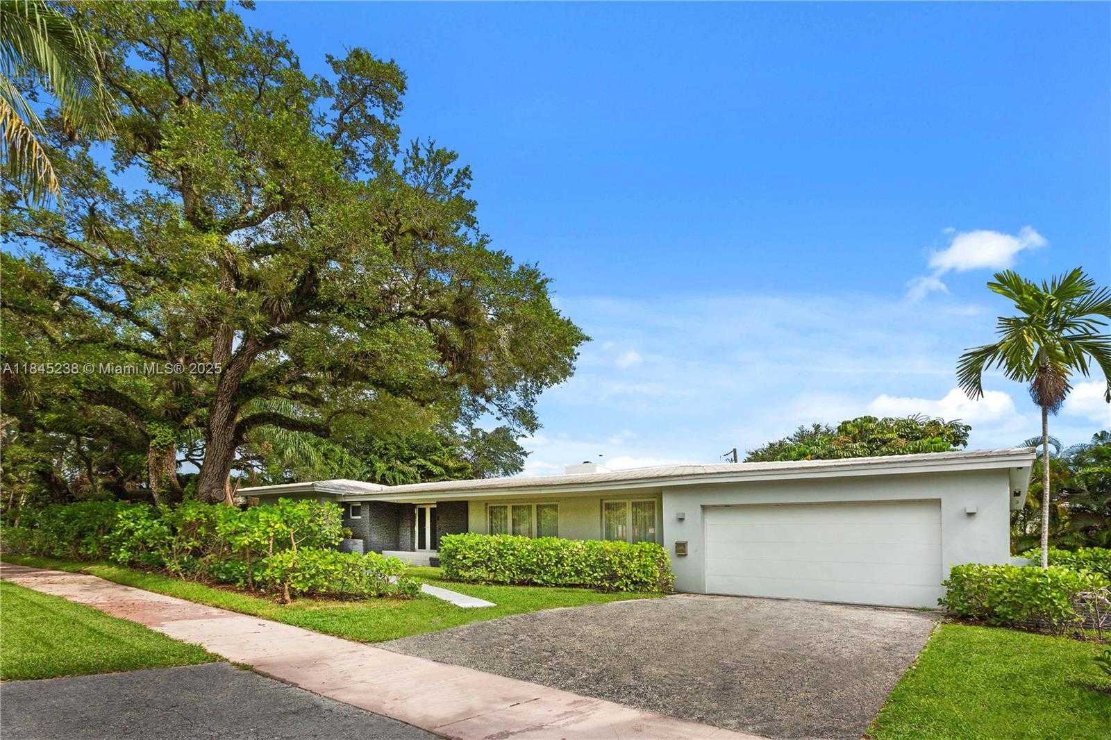 Small Image of 520 CASTANIA AVE, Coral Gables Number 2