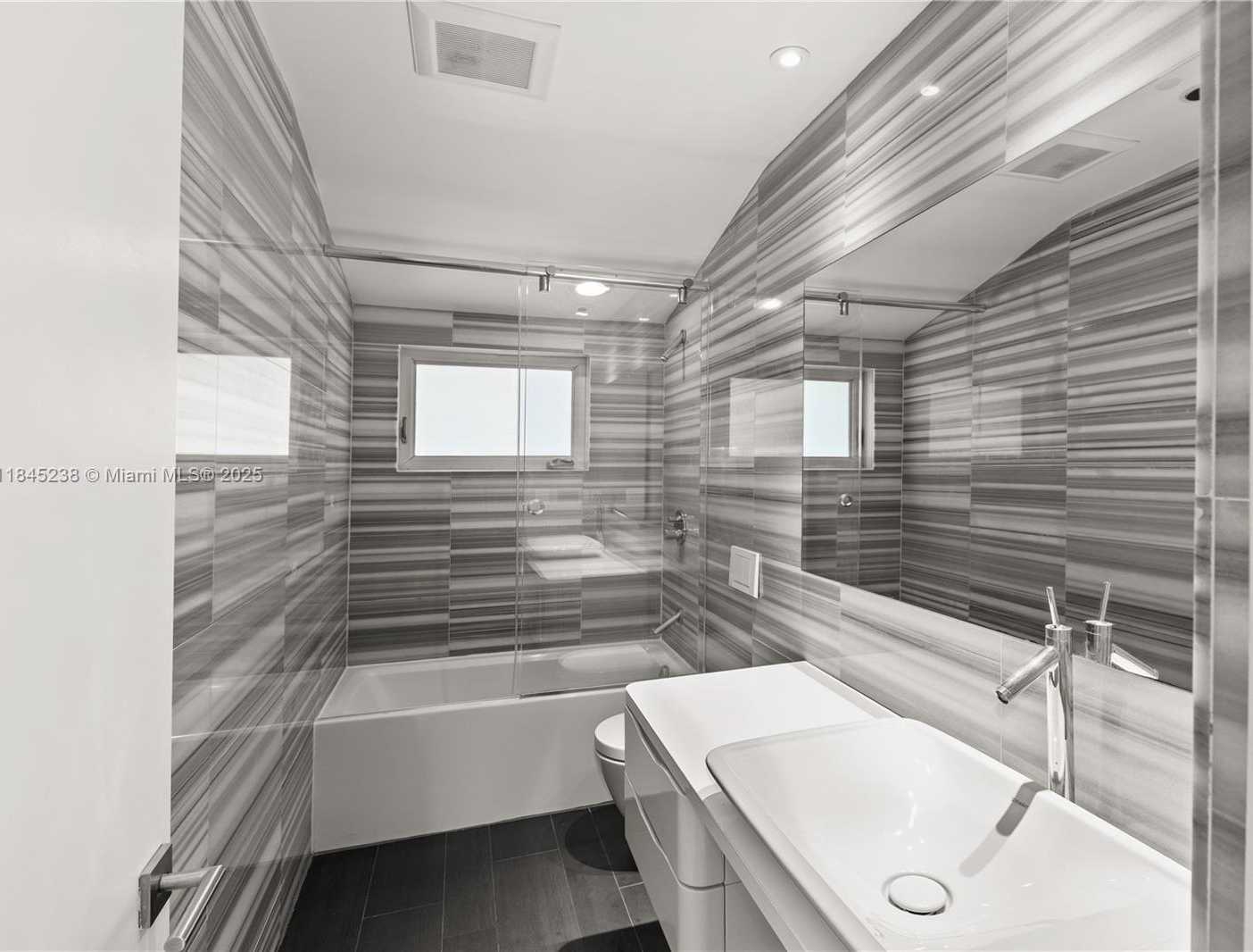 Small Image of 520 CASTANIA AVE, Coral Gables Number 21