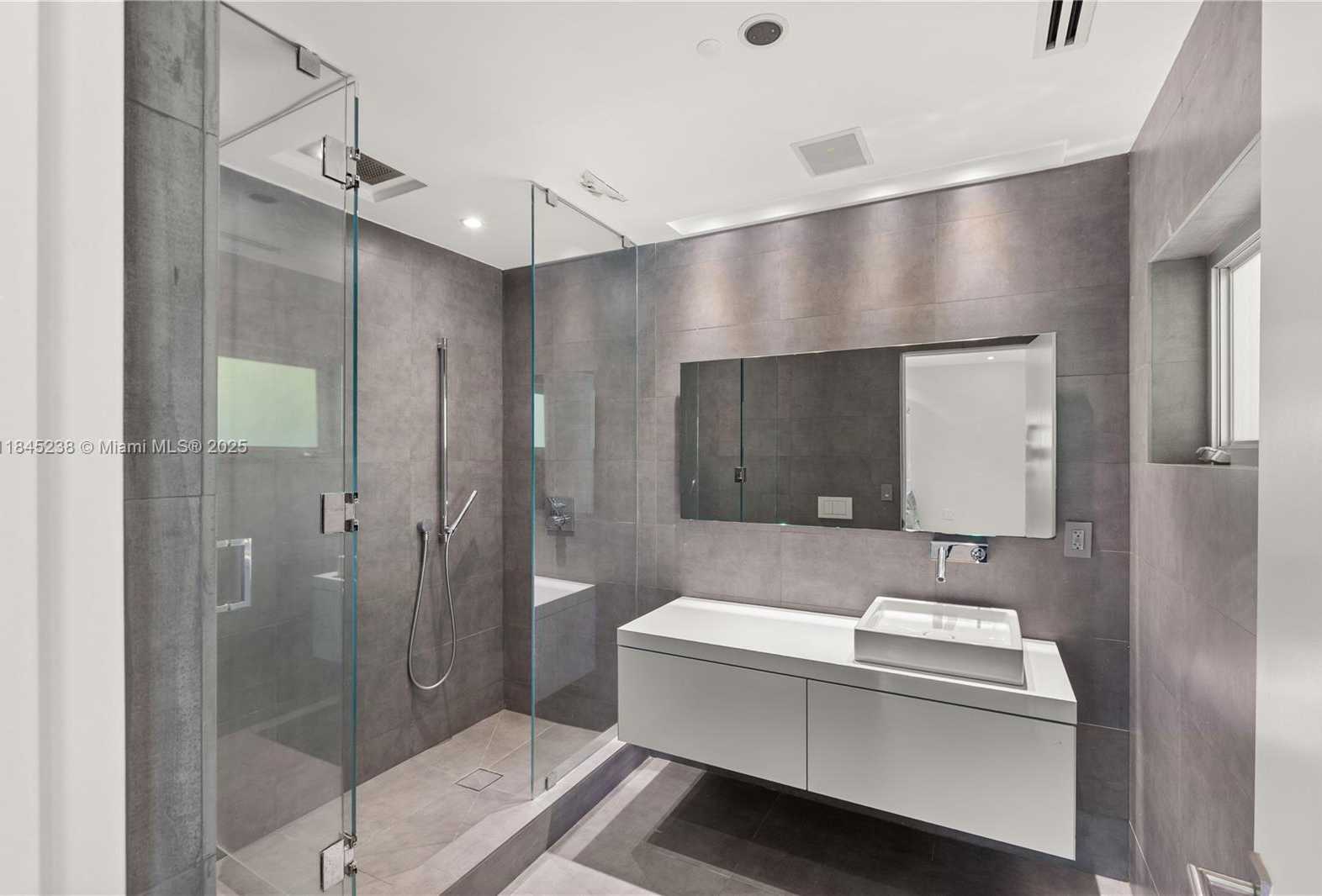 Small Image of 520 CASTANIA AVE, Coral Gables Number 24