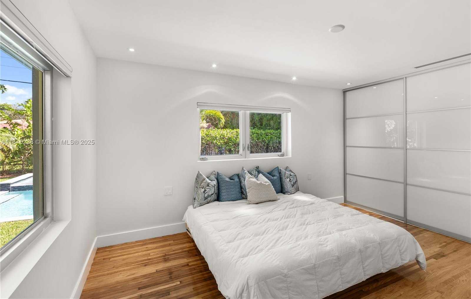 Small Image of 520 CASTANIA AVE, Coral Gables Number 25